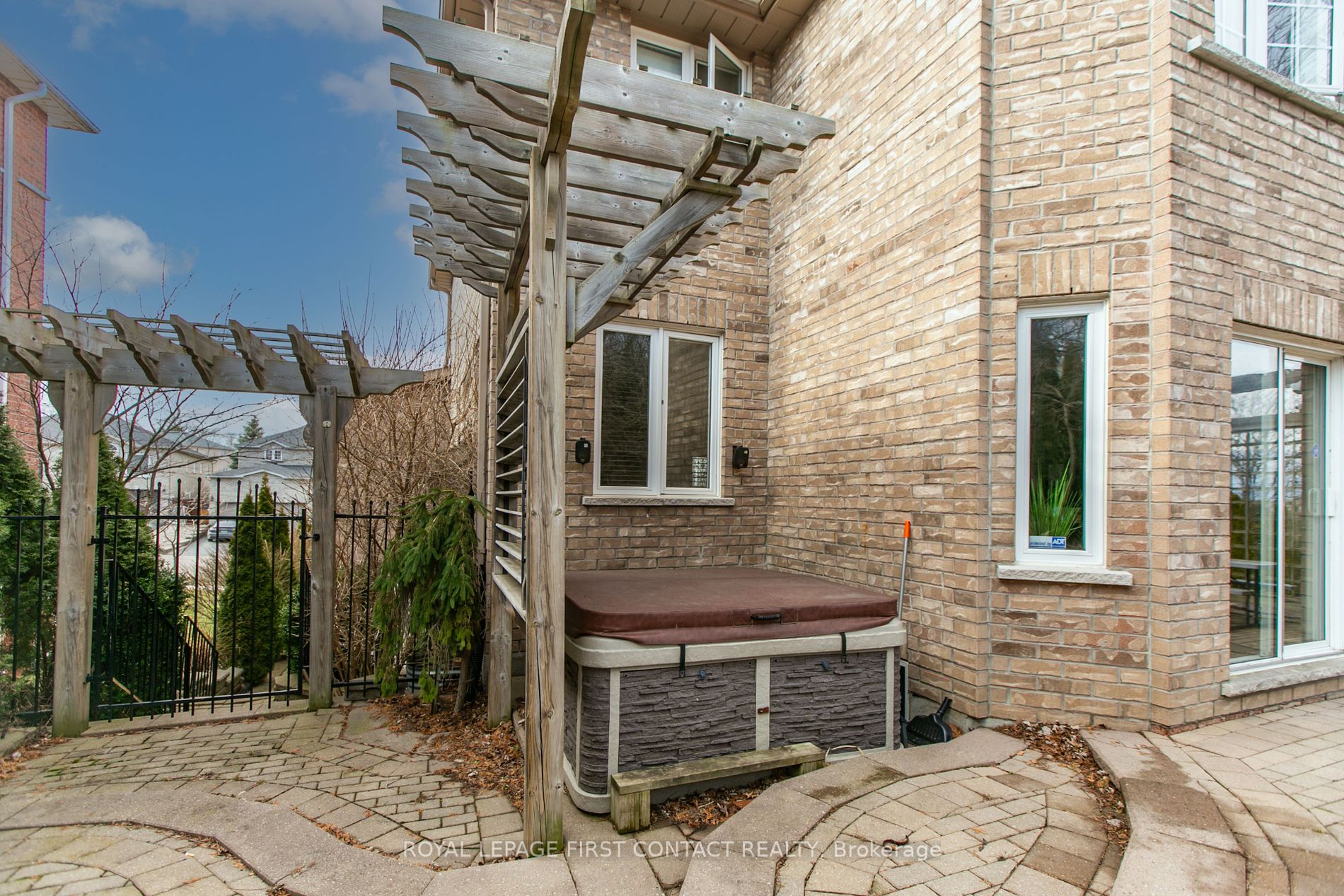 14 Pinecliff Cres