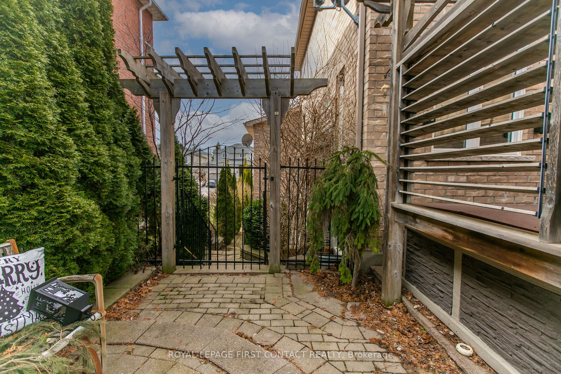 14 Pinecliff Cres