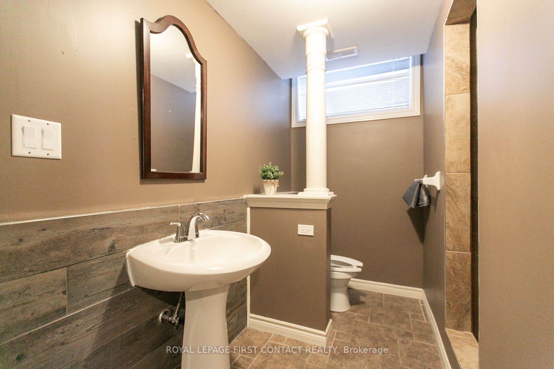 14 Pinecliff Cres