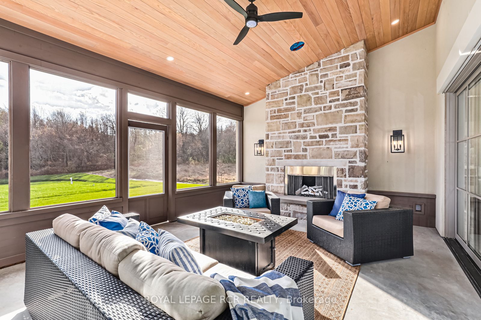 16 Raintree Court