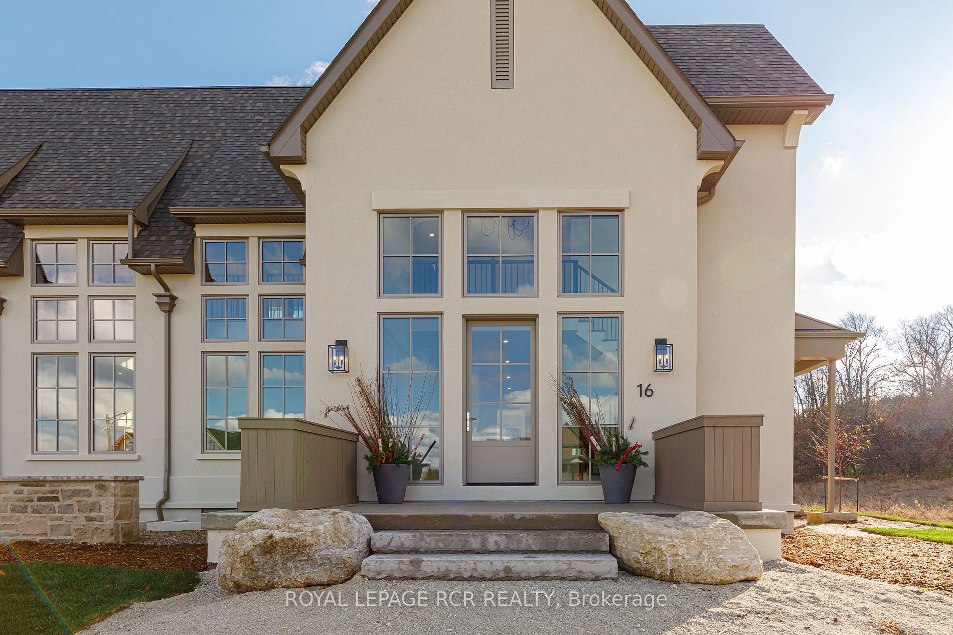 16 Raintree Court