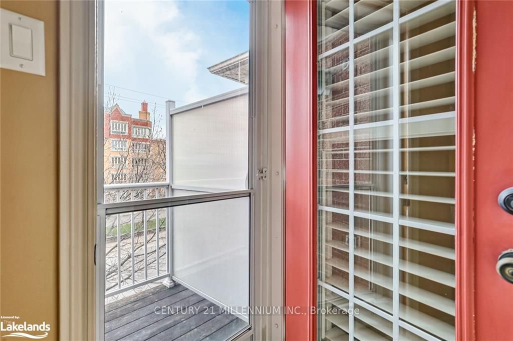 13 RAGLAN Street #27