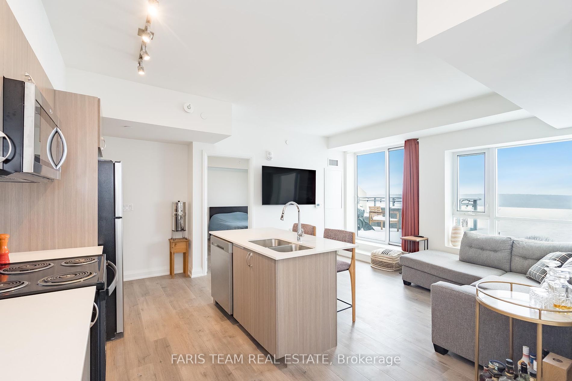 58 Lakeside Terrace, #1006