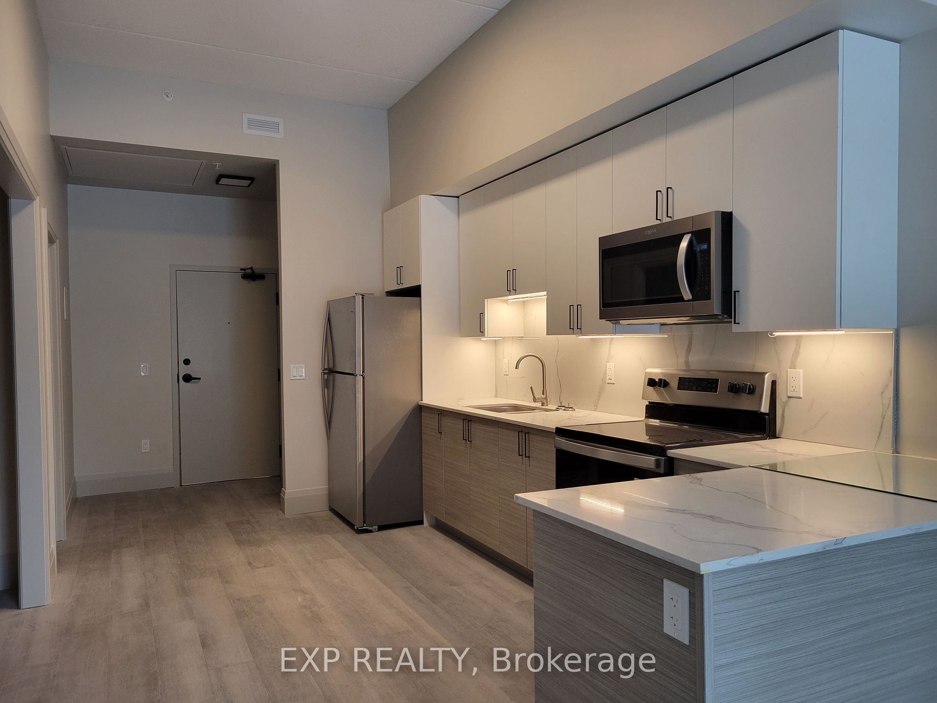75 Barrie Rd, #204