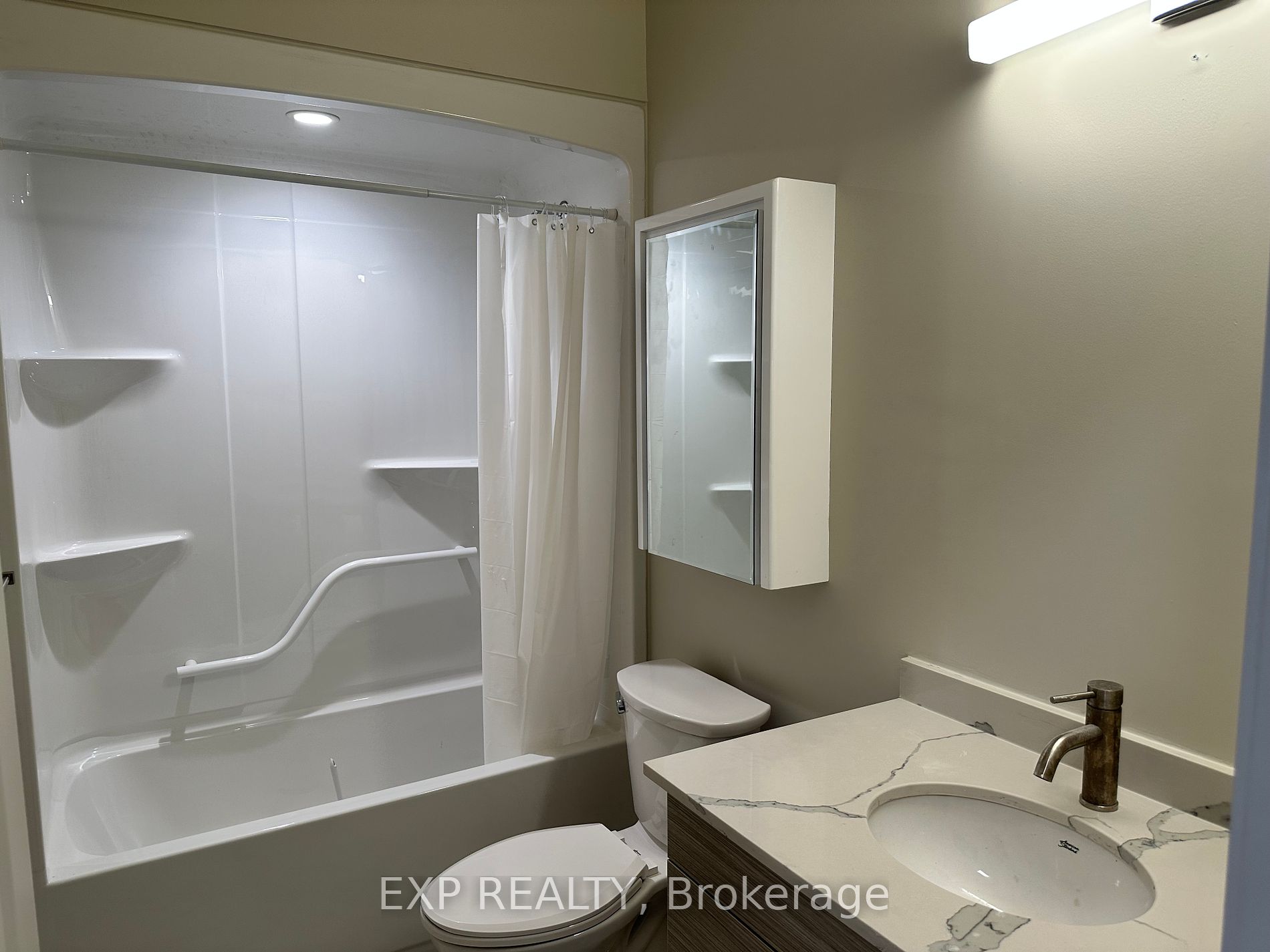 75 Barrie Rd, #204