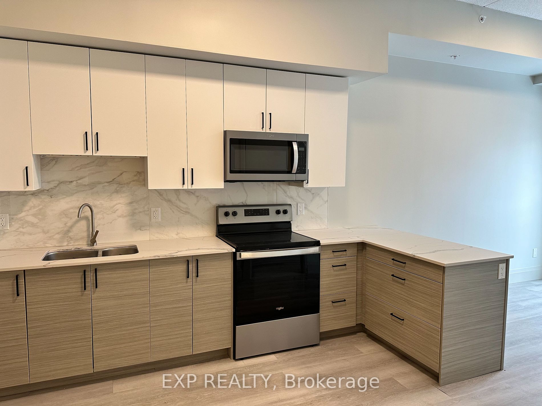75 Barrie Rd, #204
