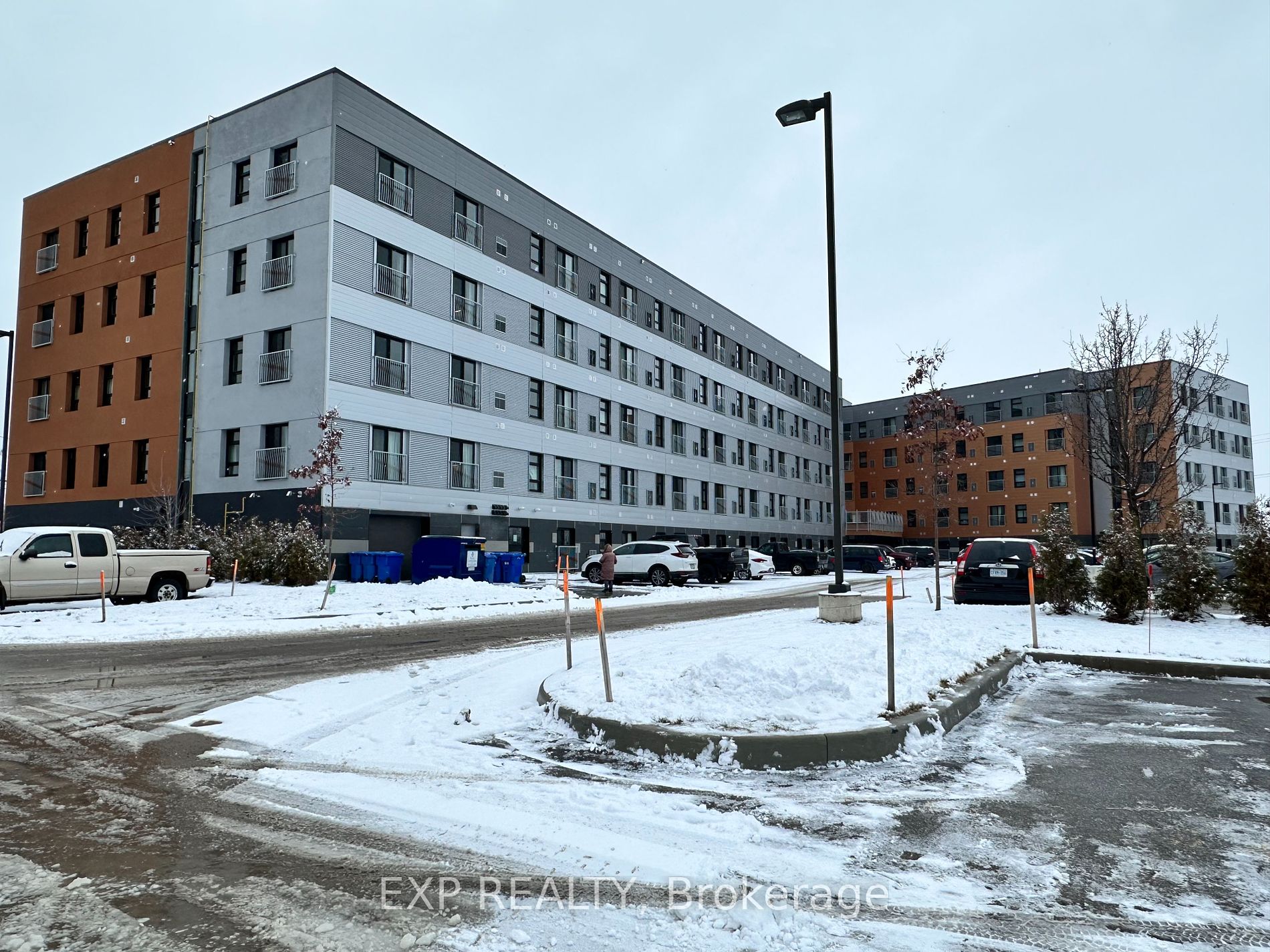 75 Barrie Rd, #204
