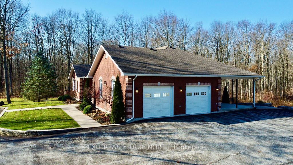 1524 Flos 8 Rd E