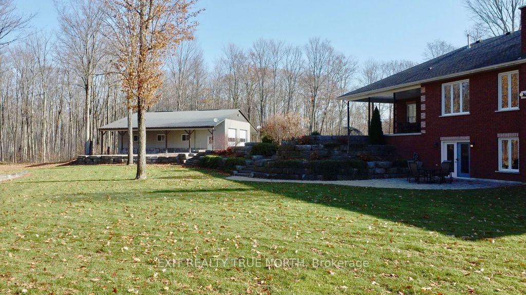 1524 Flos 8 Rd E