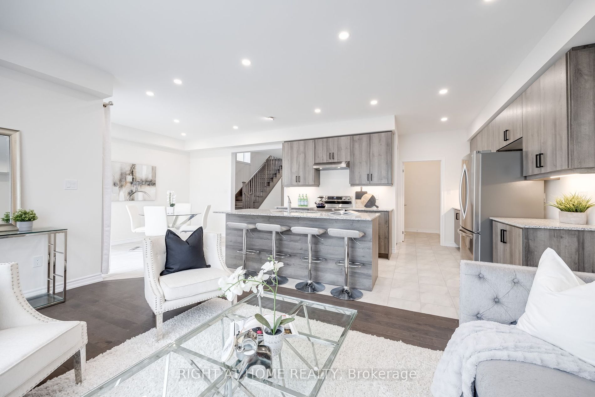 10 Ludlow Dr