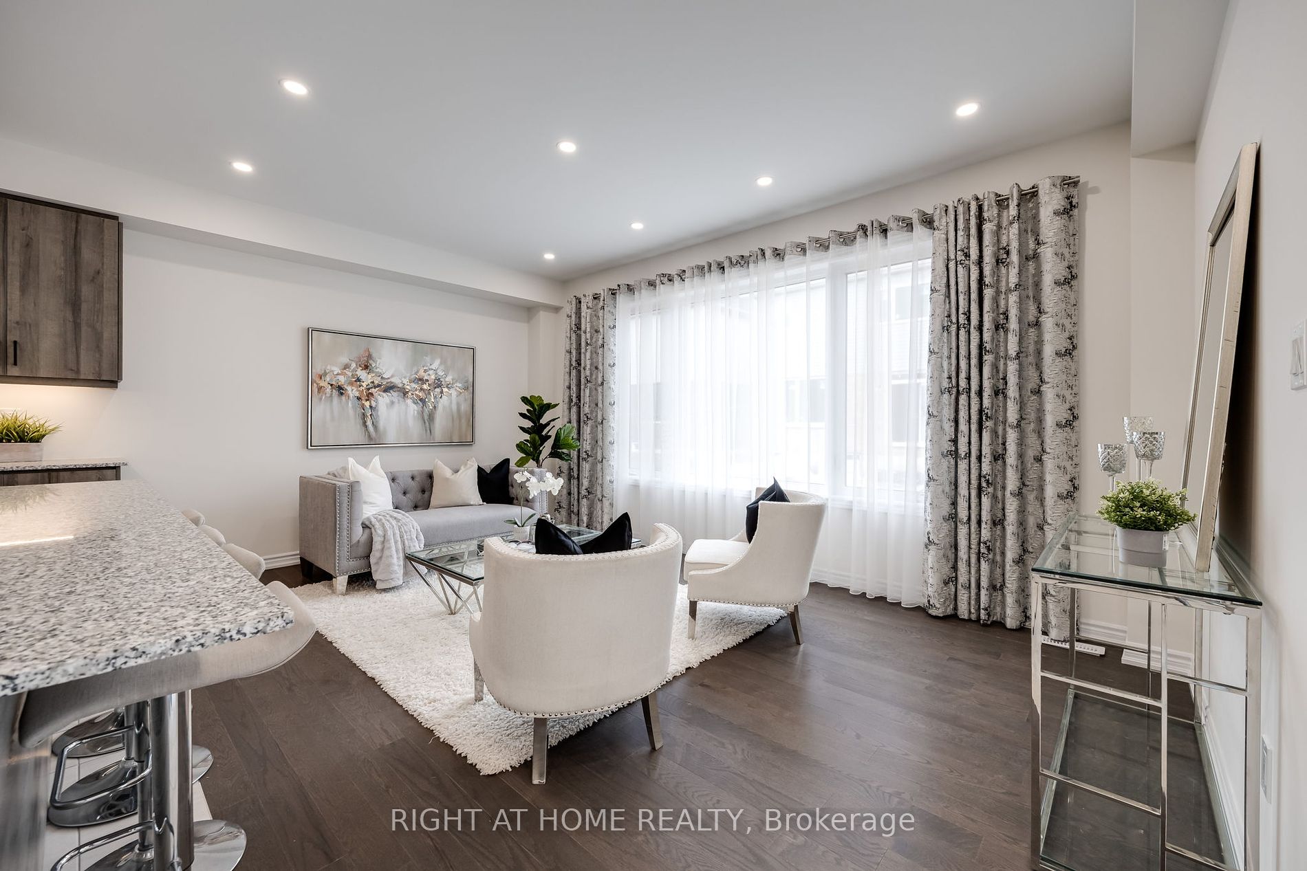 10 Ludlow Dr