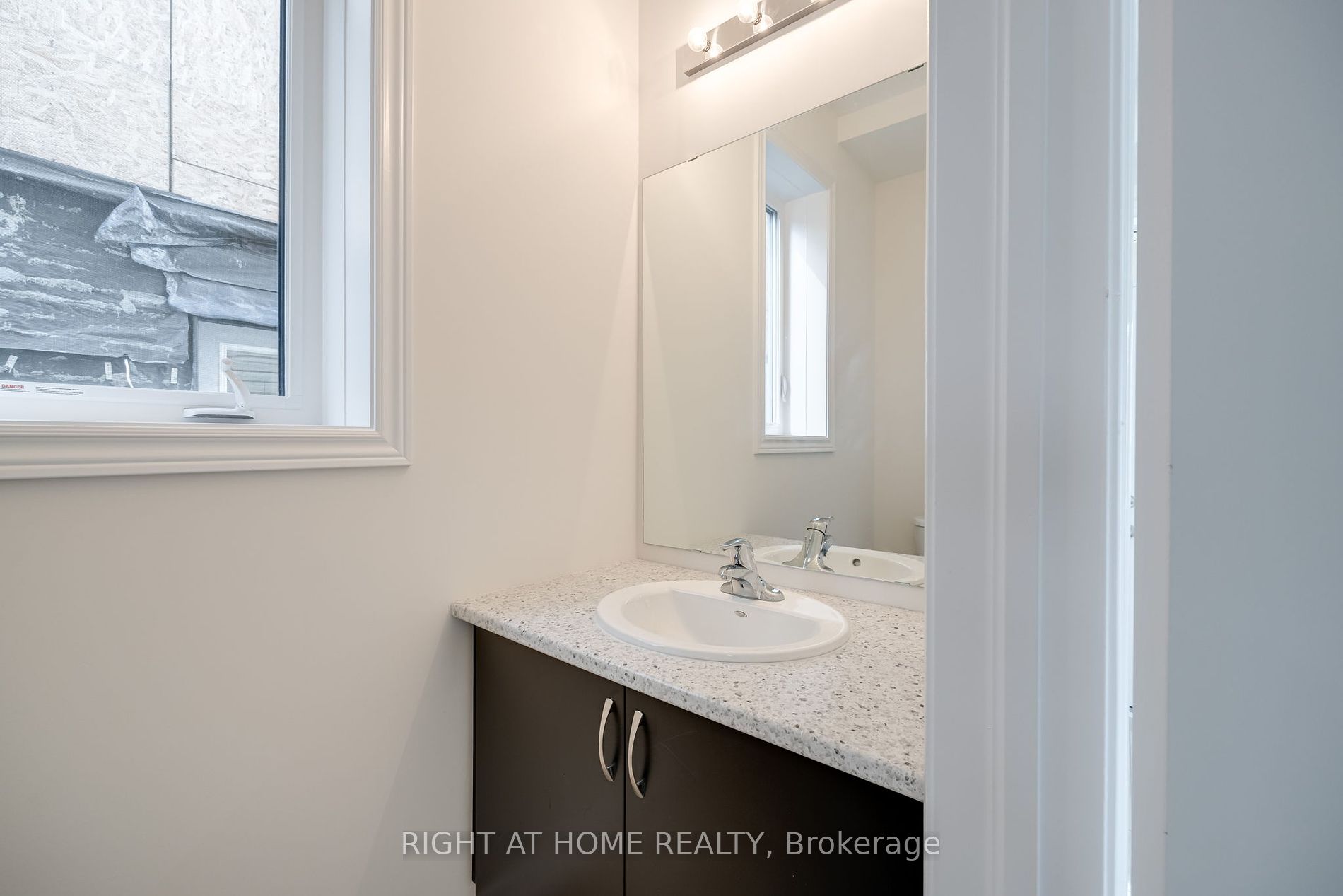10 Ludlow Dr