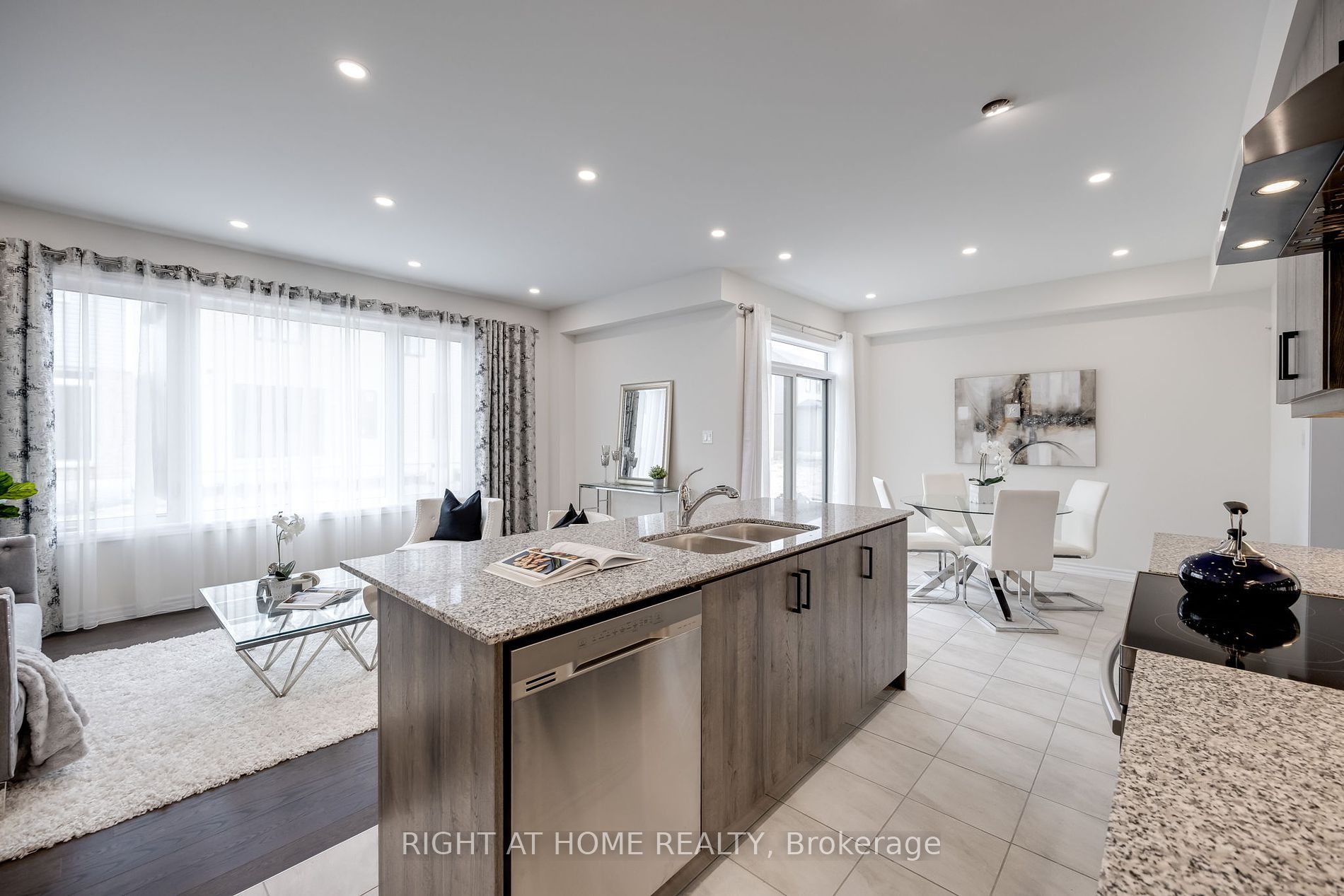 10 Ludlow Dr