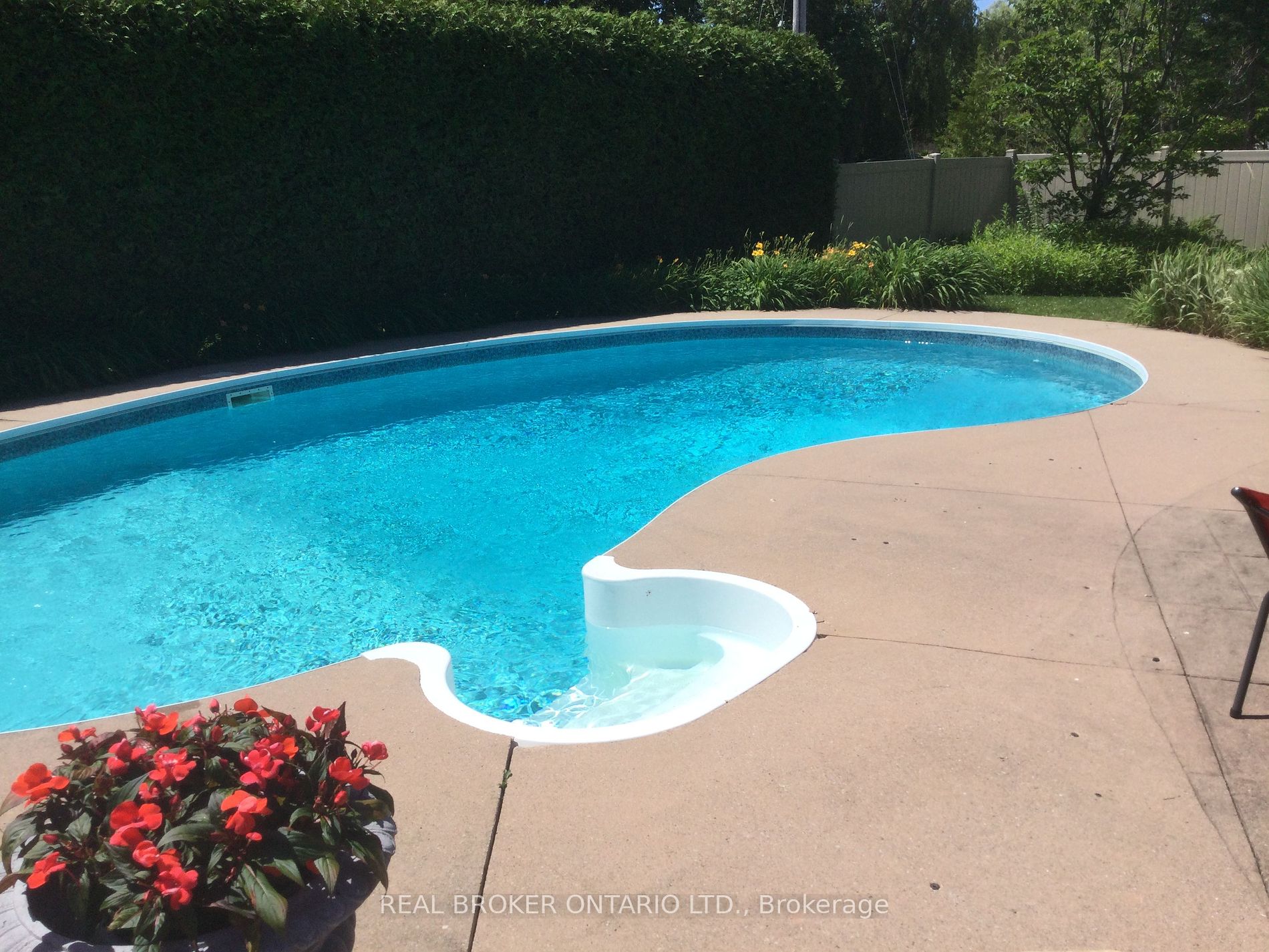 45 Maple Dr