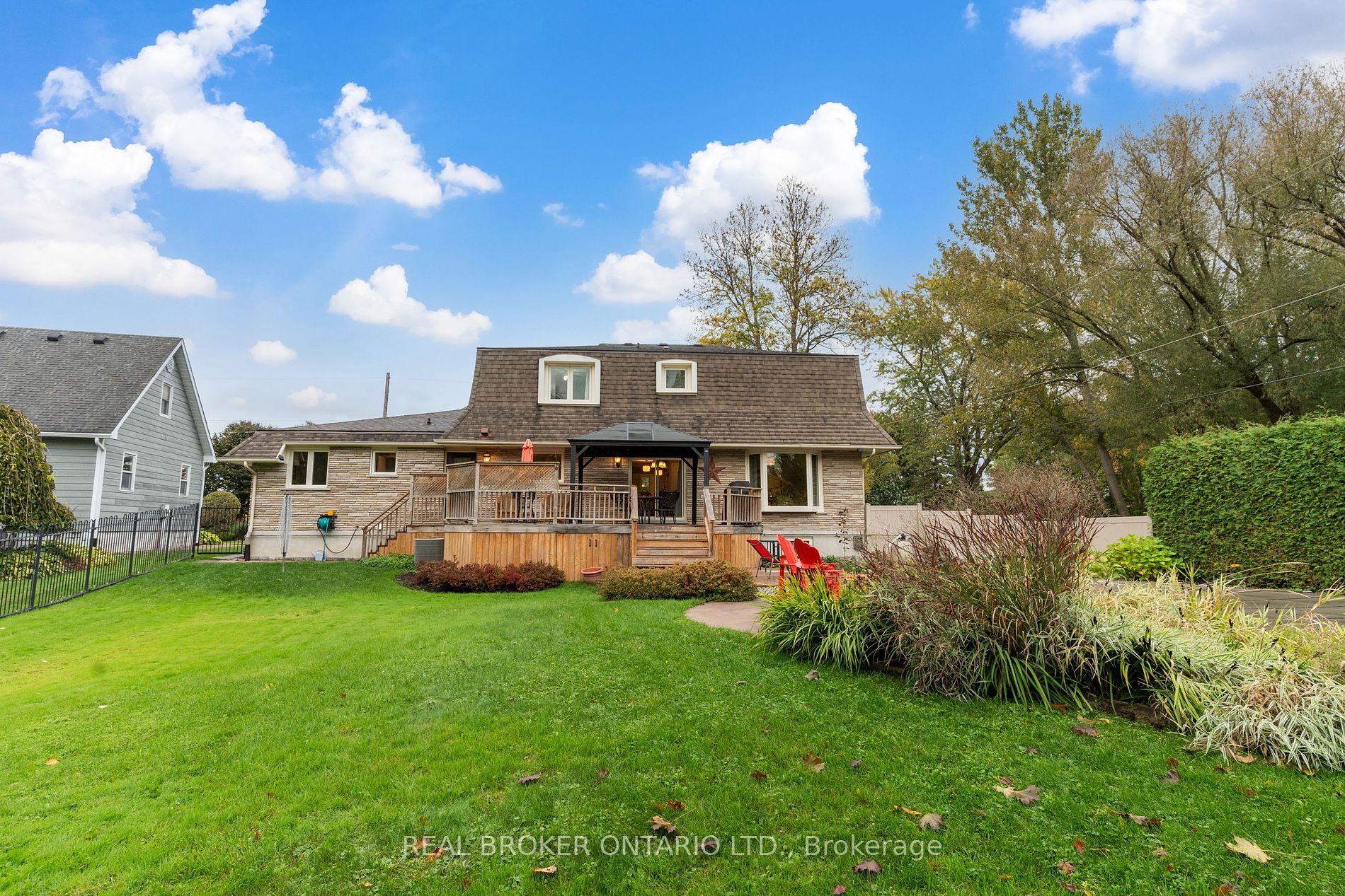 45 Maple Dr