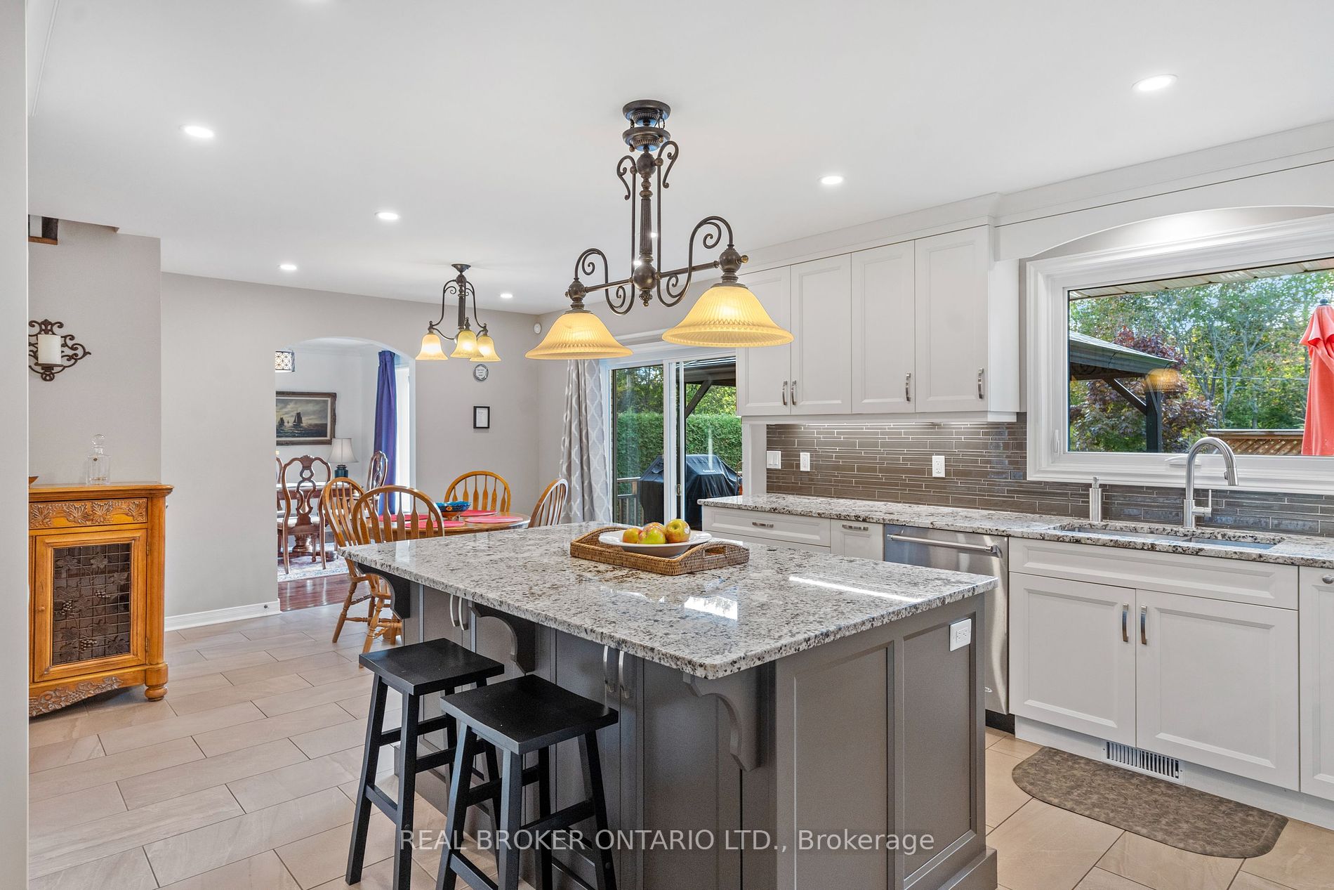 45 Maple Dr