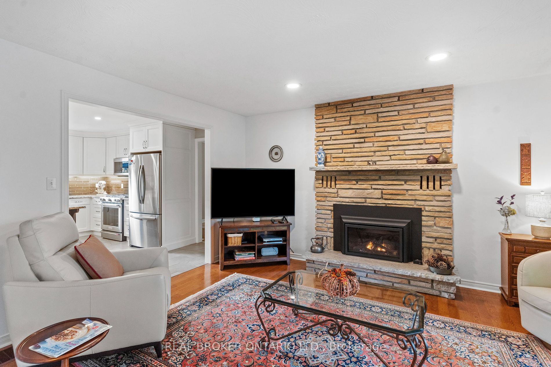 45 Maple Dr