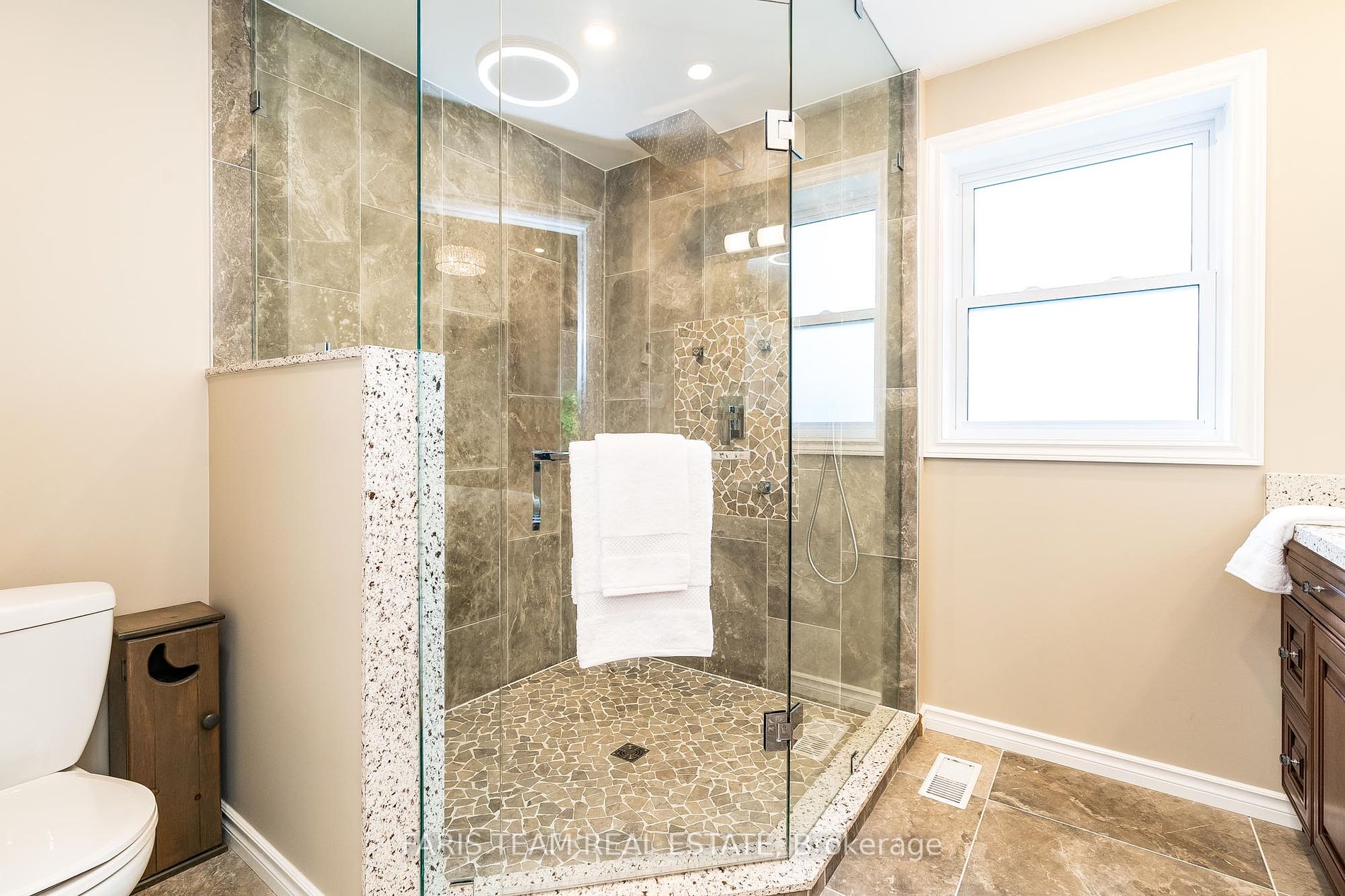 105 Bayview Dr