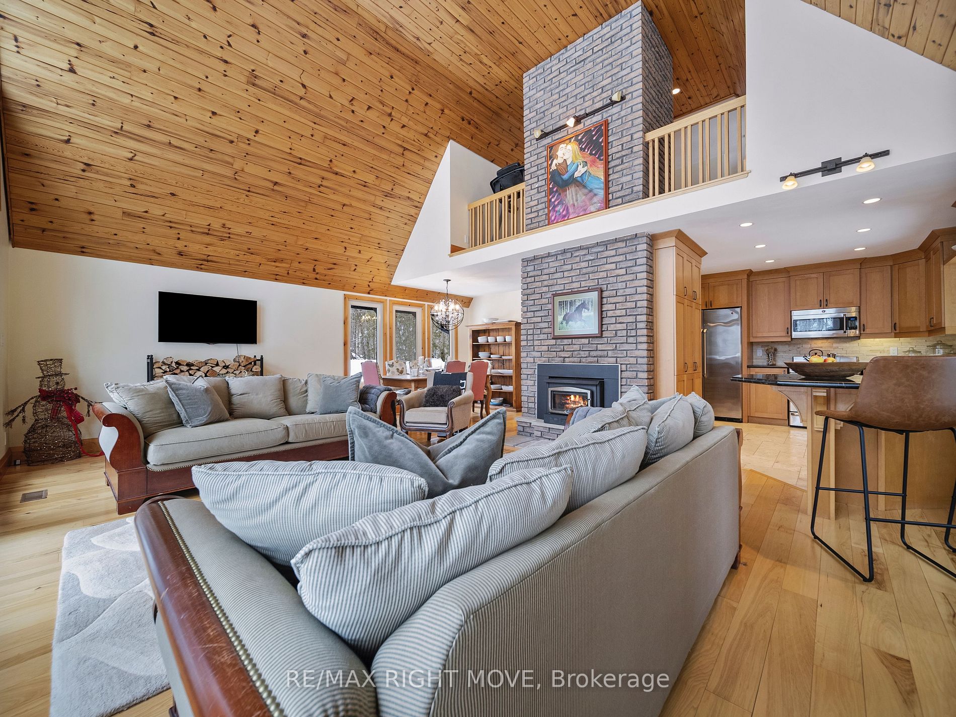 983 Bass Lake Side Road E