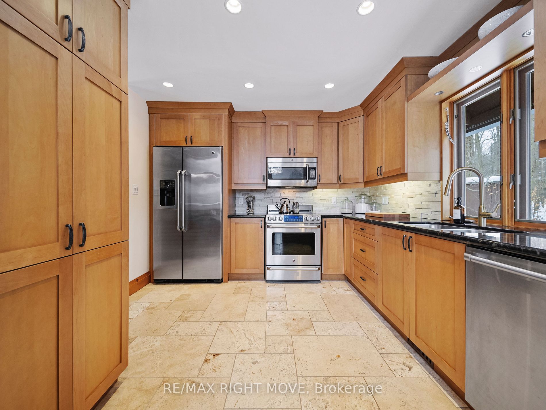 983 Bass Lake Side Road E
