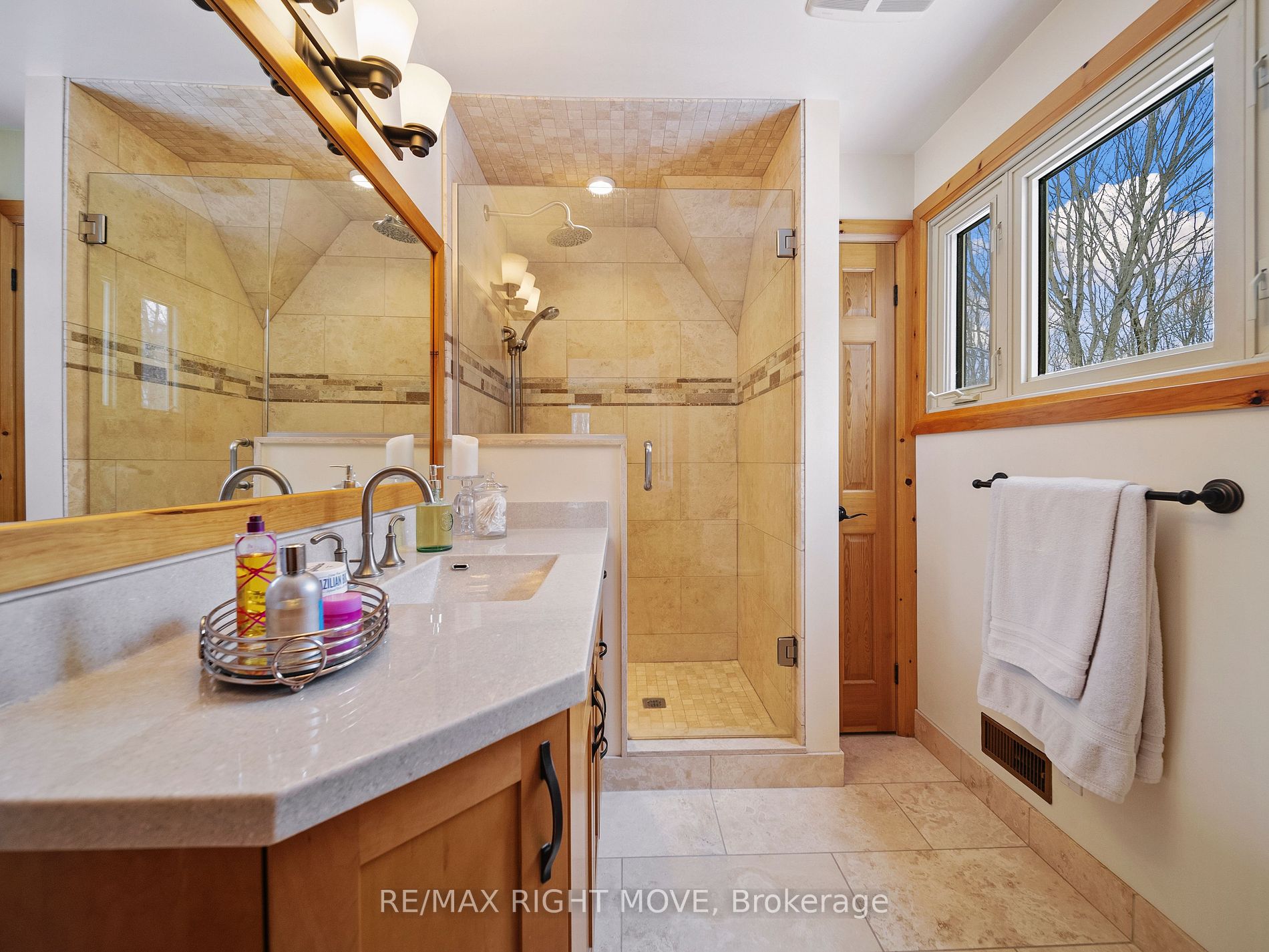 983 Bass Lake Side Road E