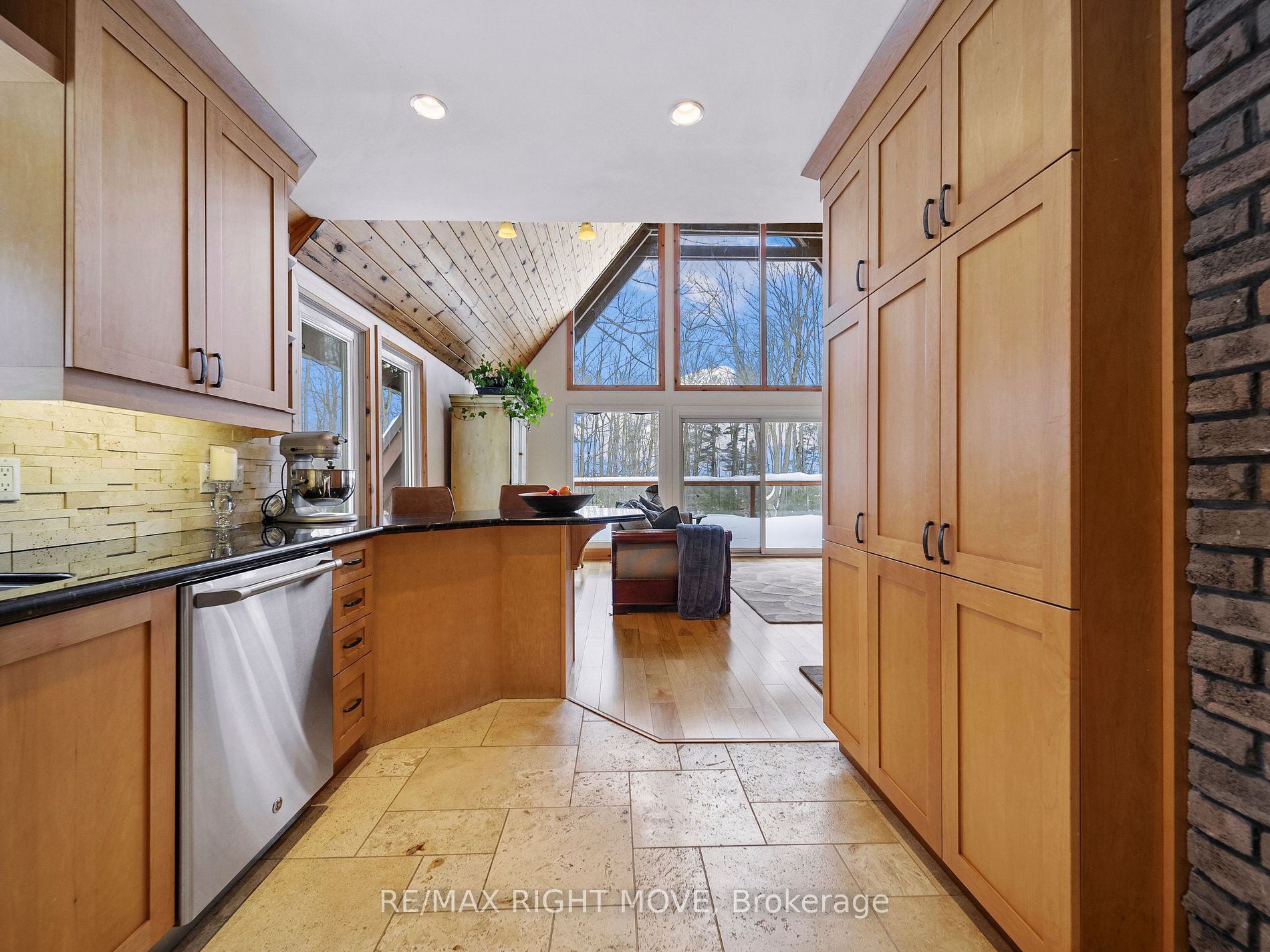 983 Bass Lake Side Road E