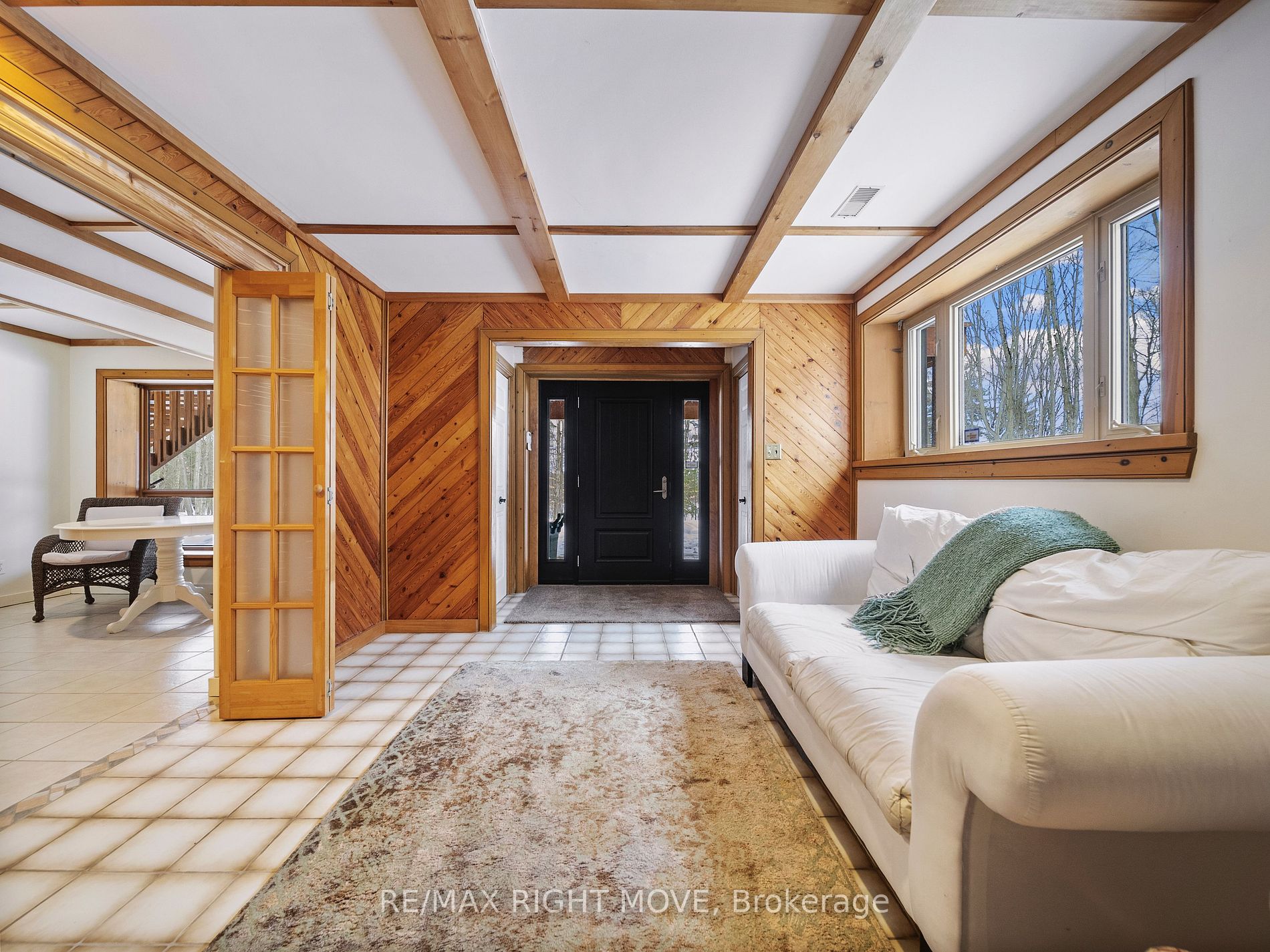 983 Bass Lake Side Road E