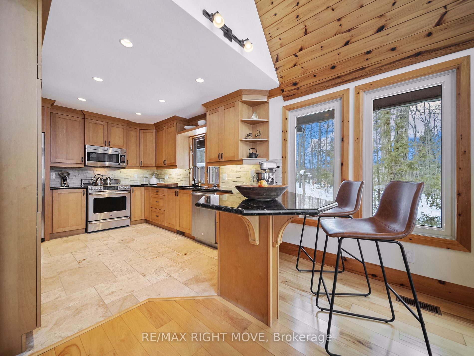 983 Bass Lake Side Road E