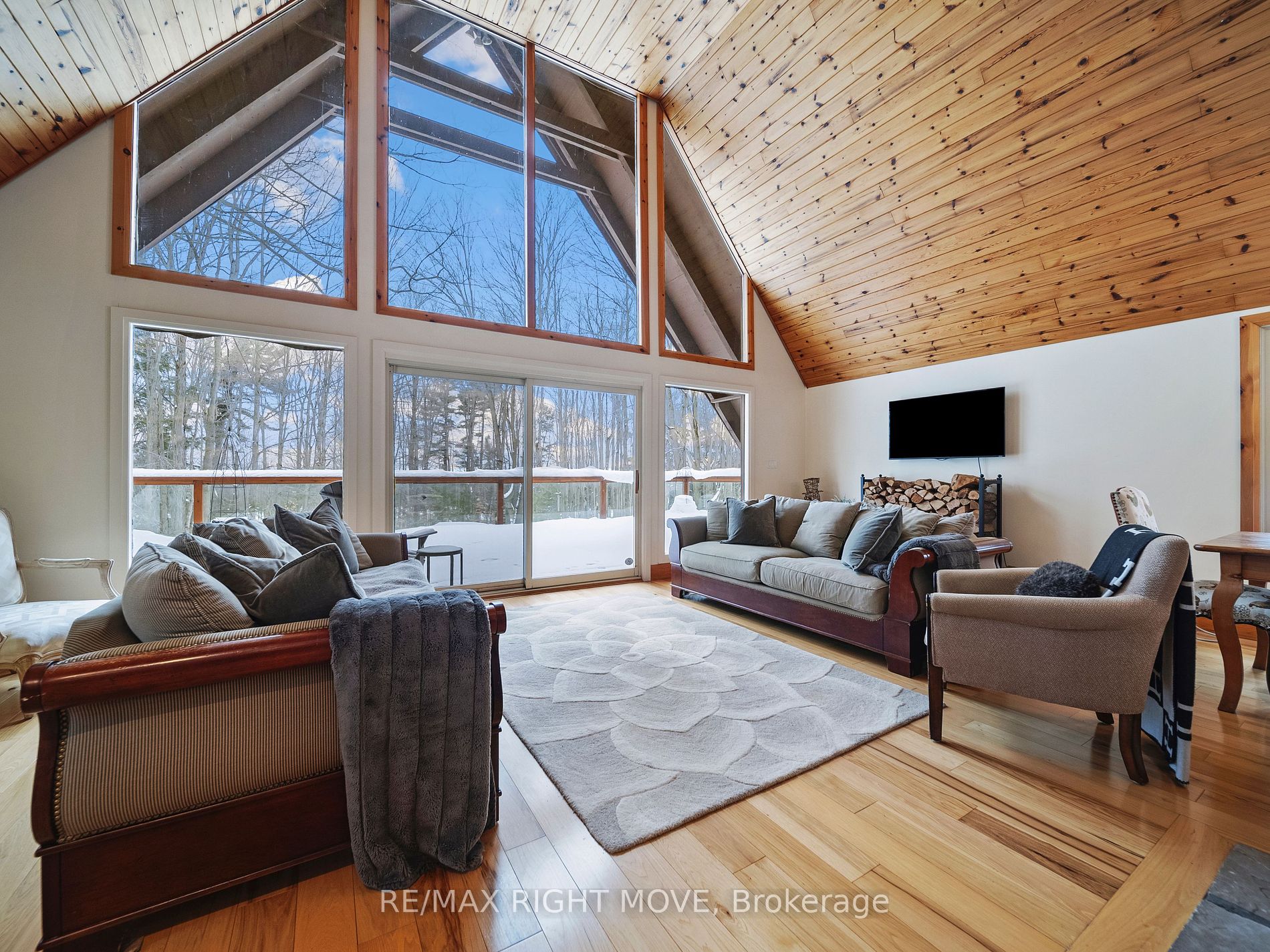 983 Bass Lake Side Road E