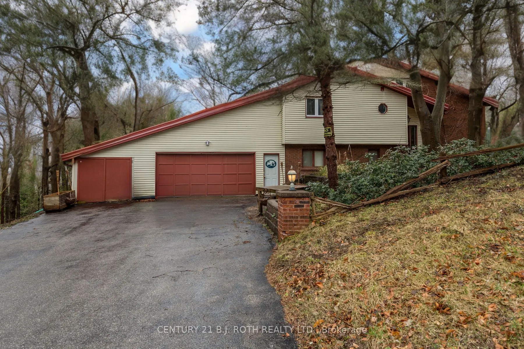2695 Old Barrie Rd E