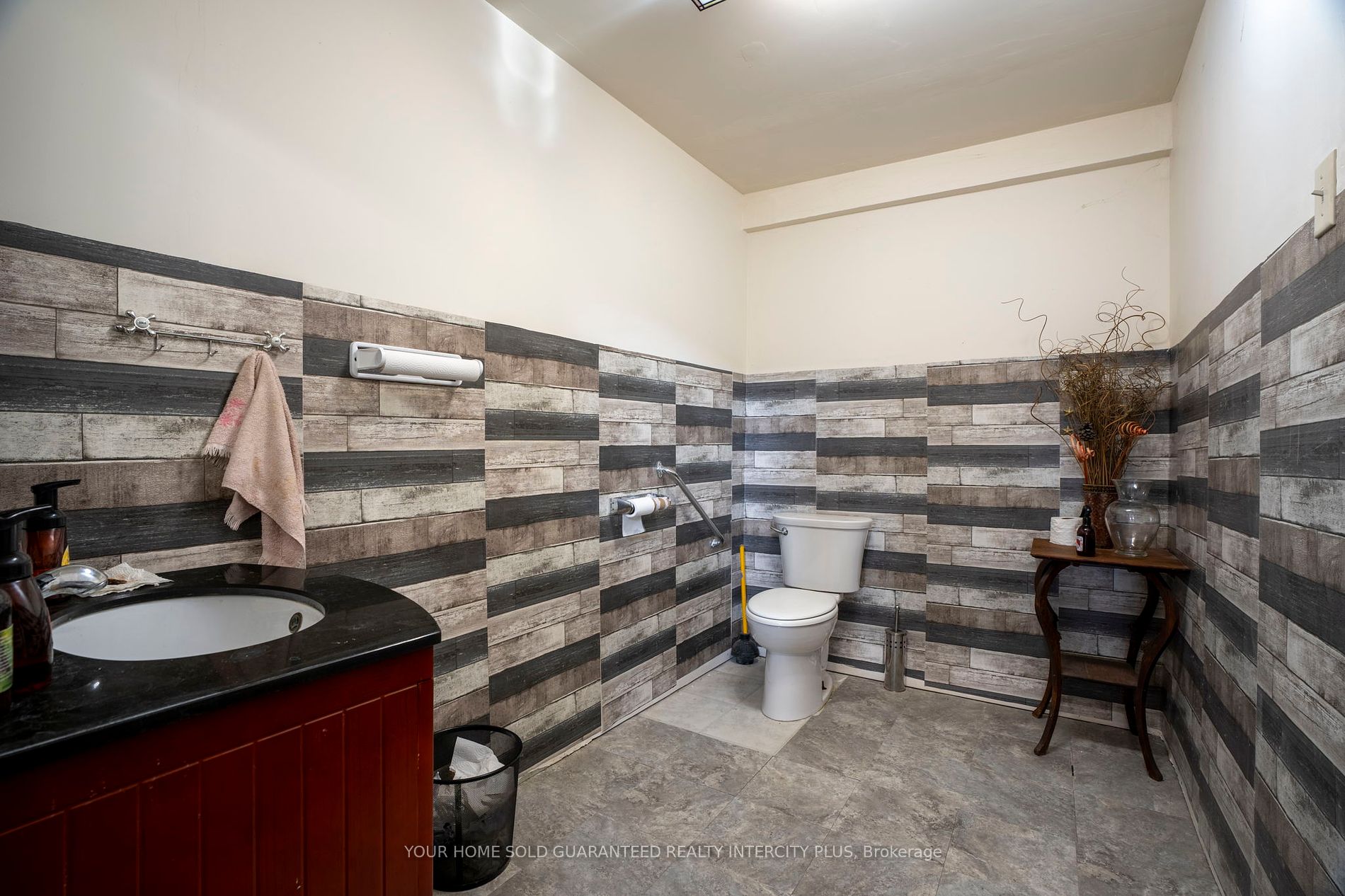 951 Penetanguishene Rd