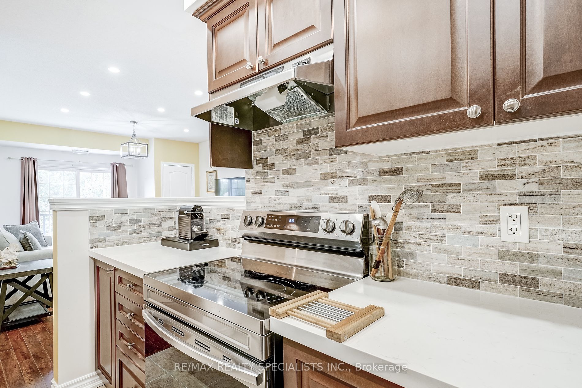 43 Ferndale Dr S, #406