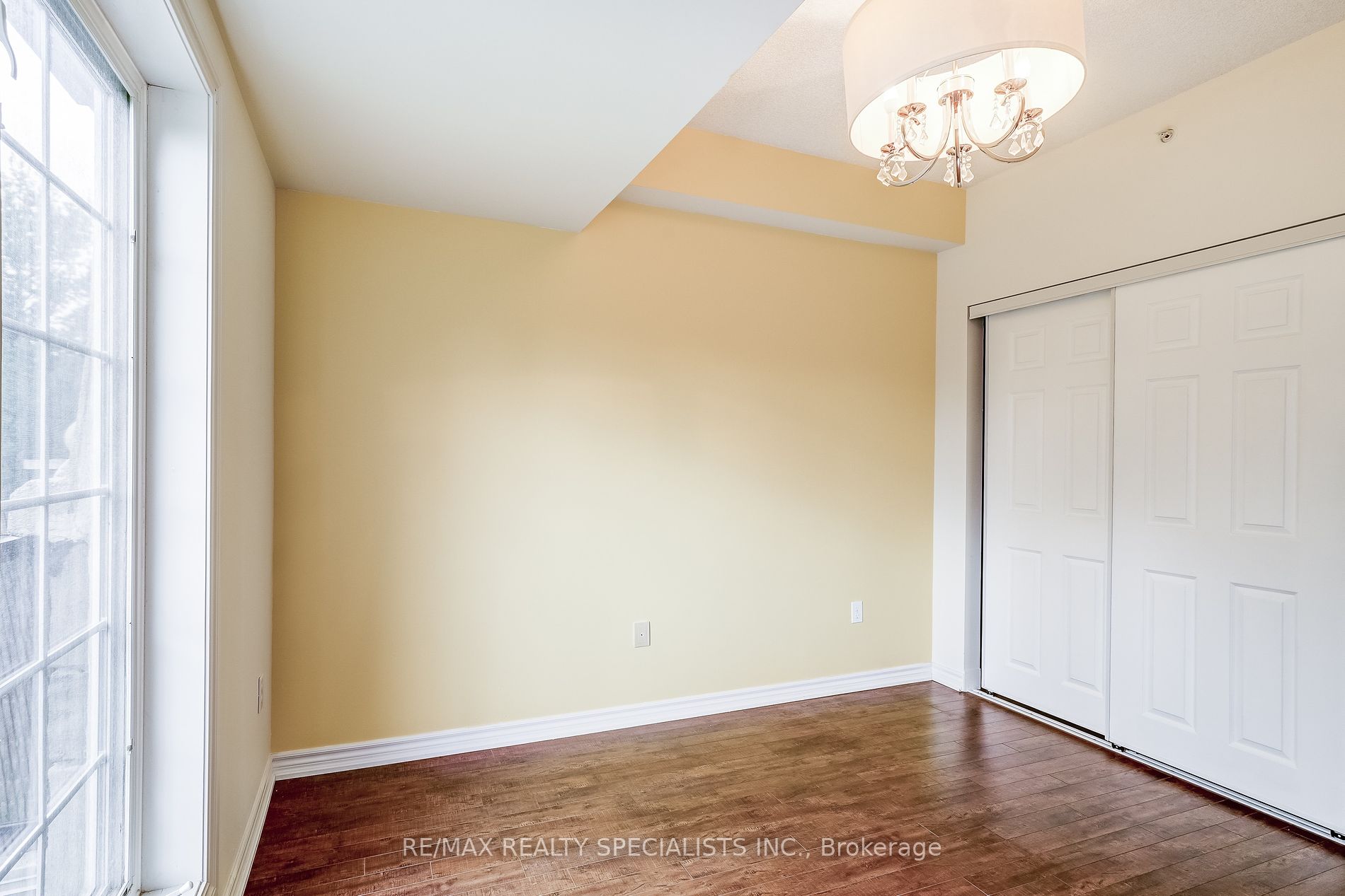 43 Ferndale Dr S, #406