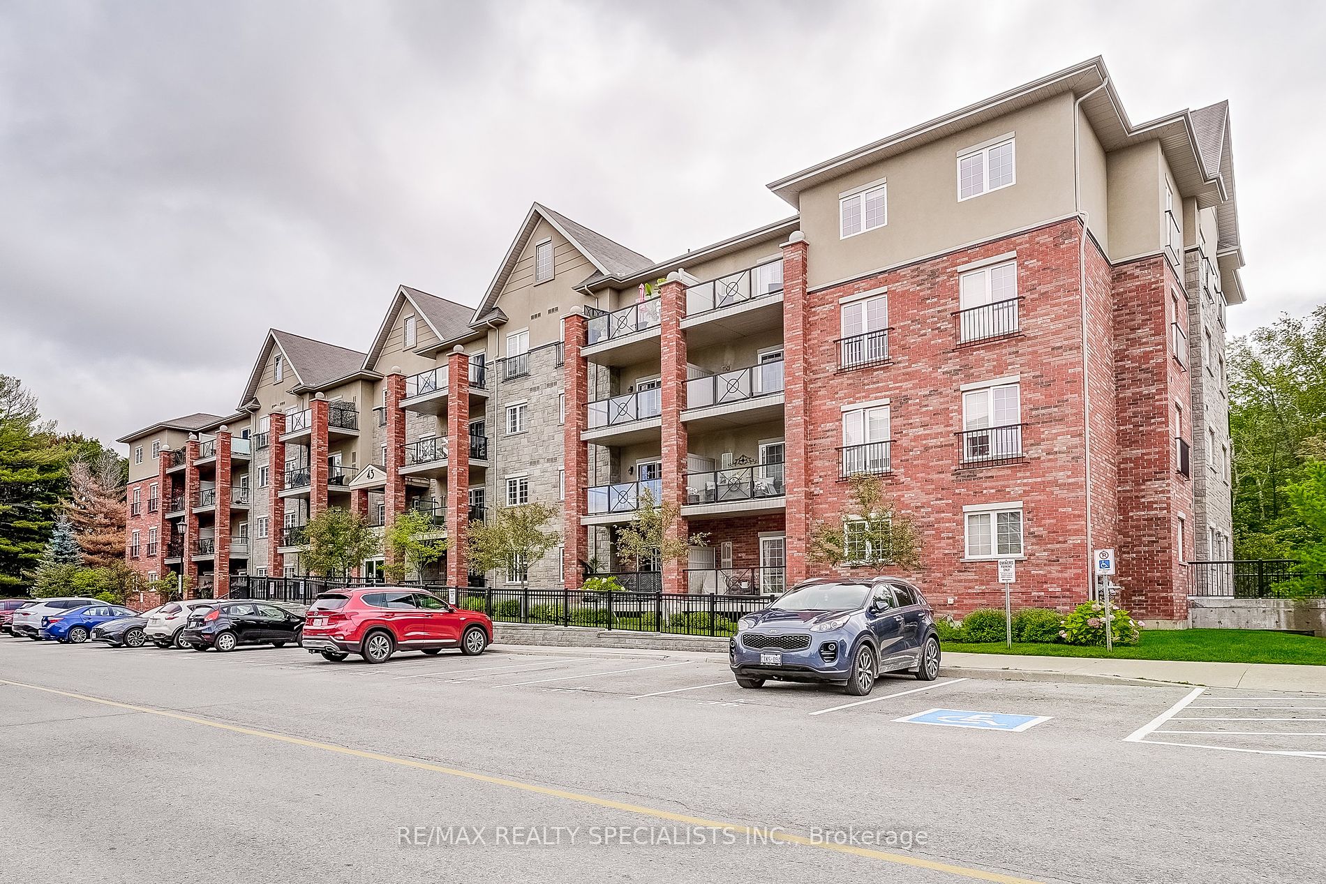 43 Ferndale Dr S, #406