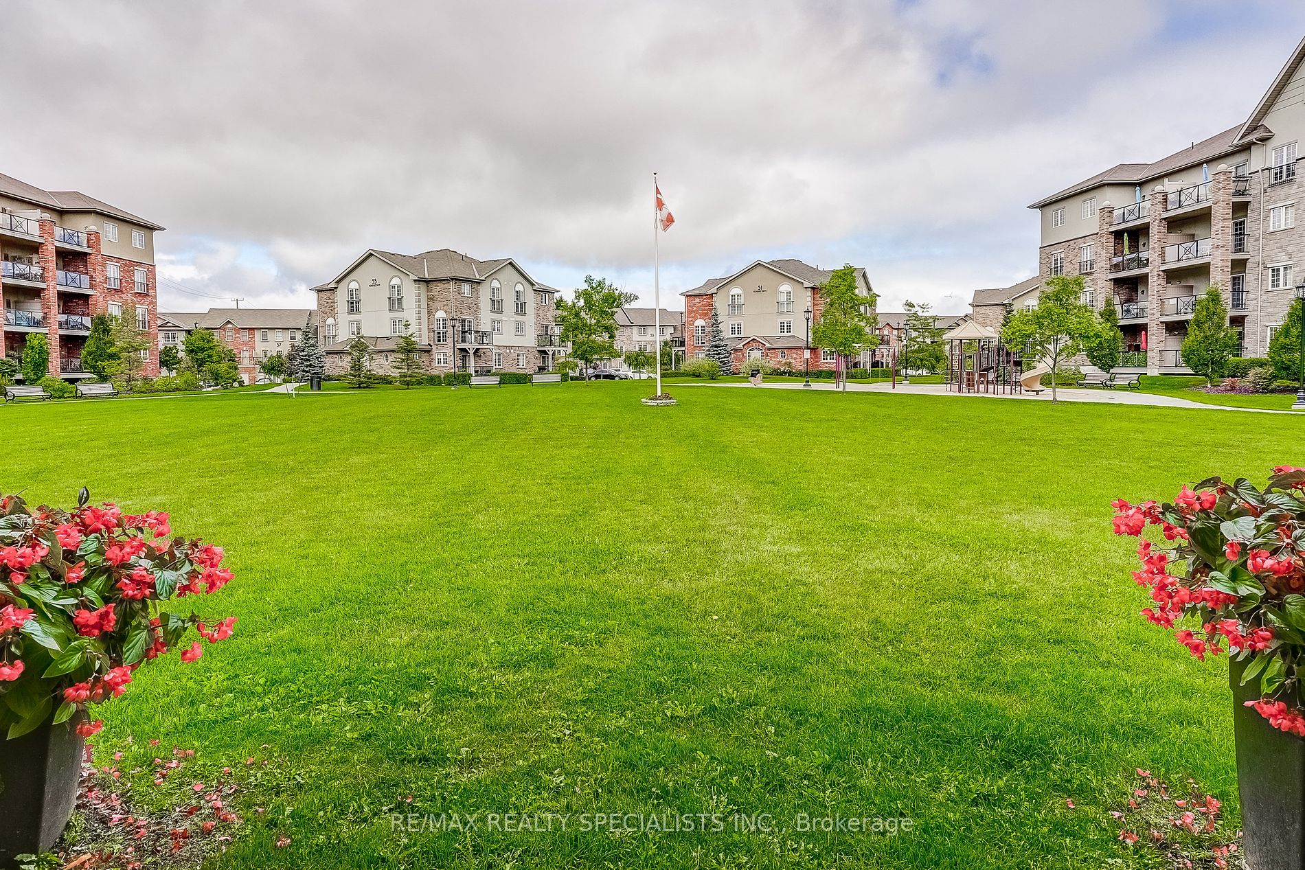 43 Ferndale Dr S, #406