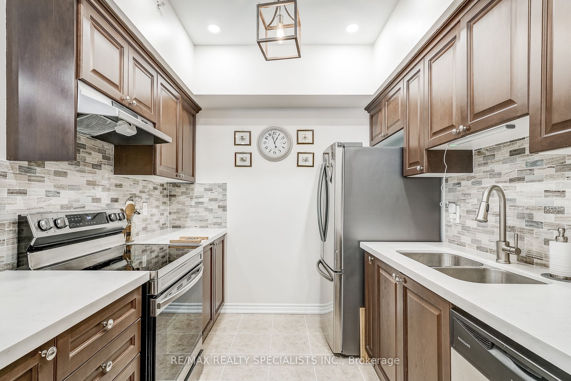 43 Ferndale Dr S, #406