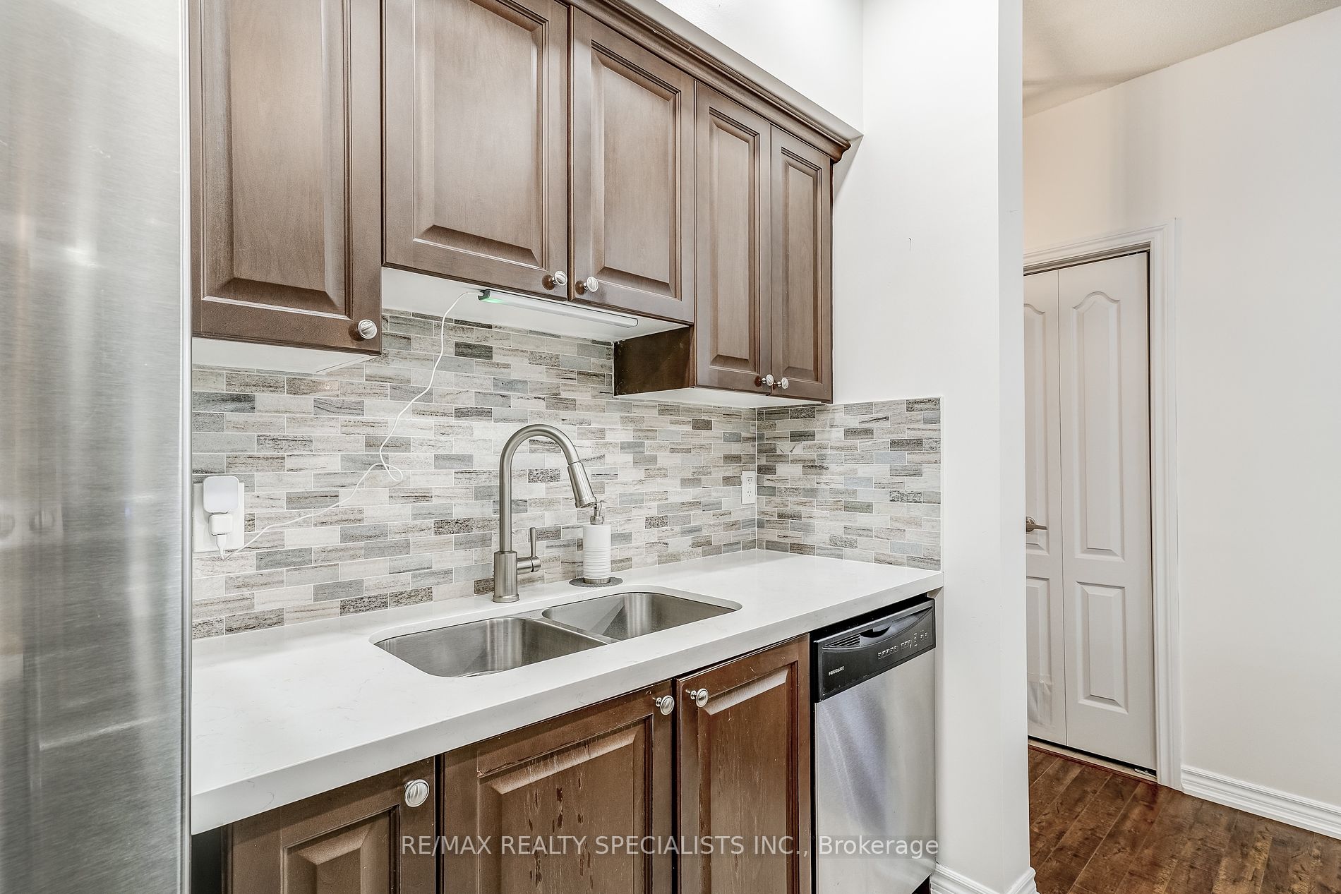 43 Ferndale Dr S, #406