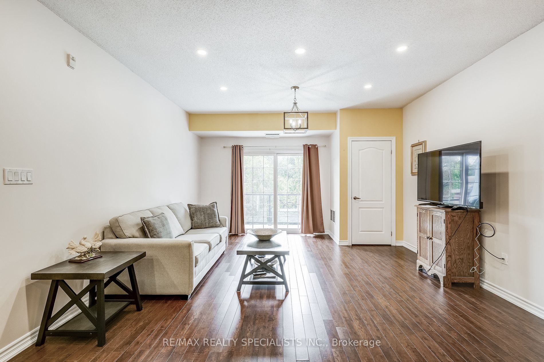 43 Ferndale Dr S, #406