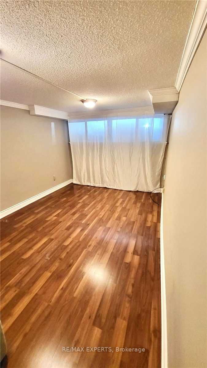 95 Daphne Cres, #Lower