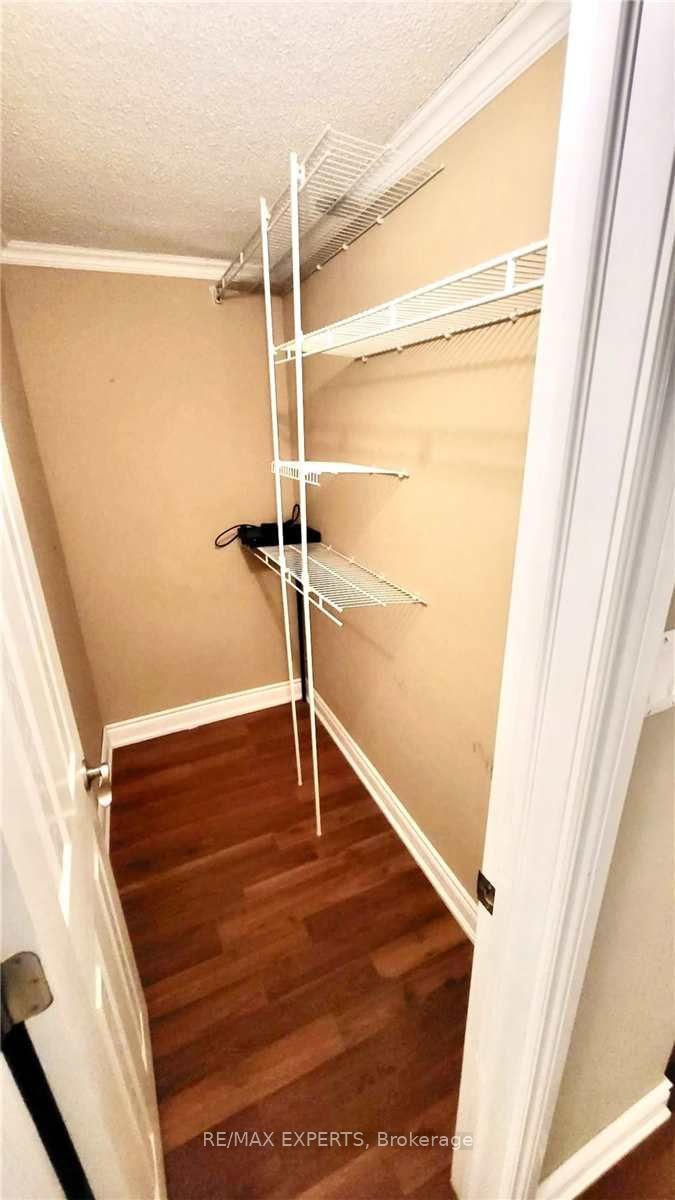 95 Daphne Cres, #Lower