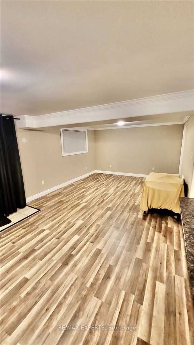 95 Daphne Cres, #Lower