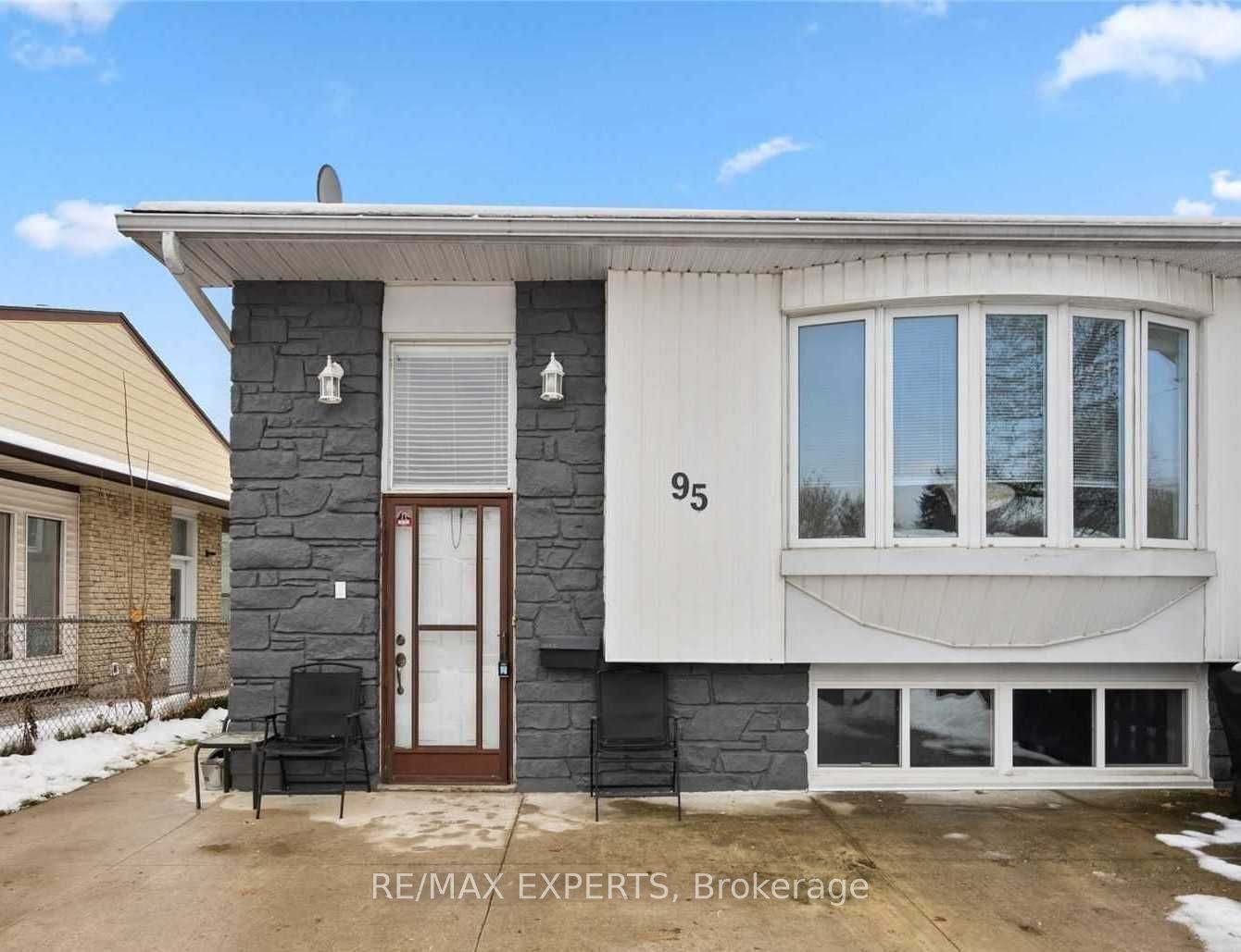 95 Daphne Cres, #Lower