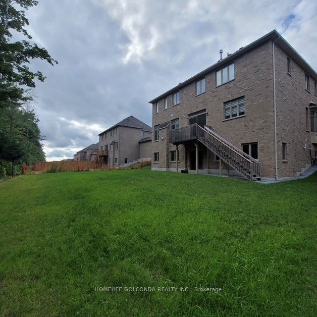 49 Redmond Cres