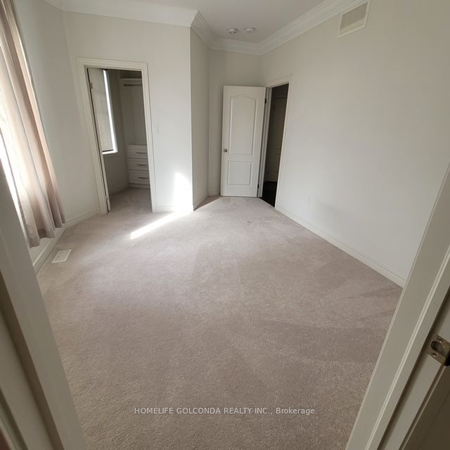 49 Redmond Cres