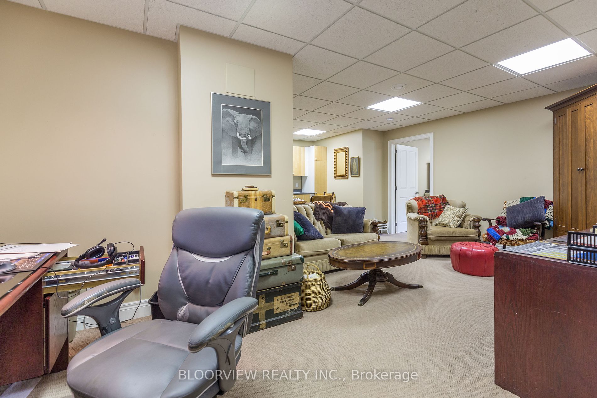 1643 THE ANGELA SCHMIDT F Road