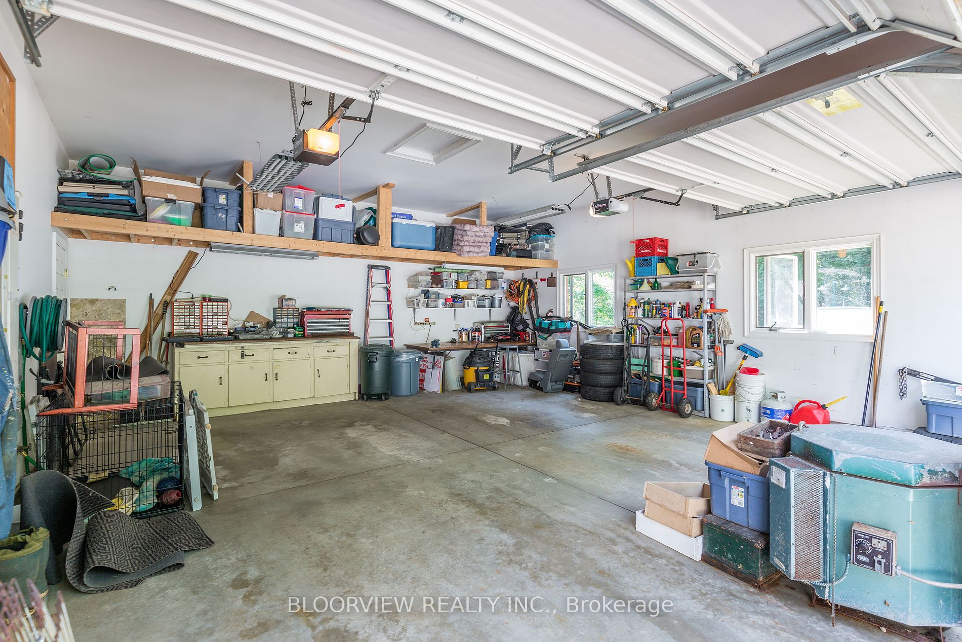 1643 THE ANGELA SCHMIDT F Road