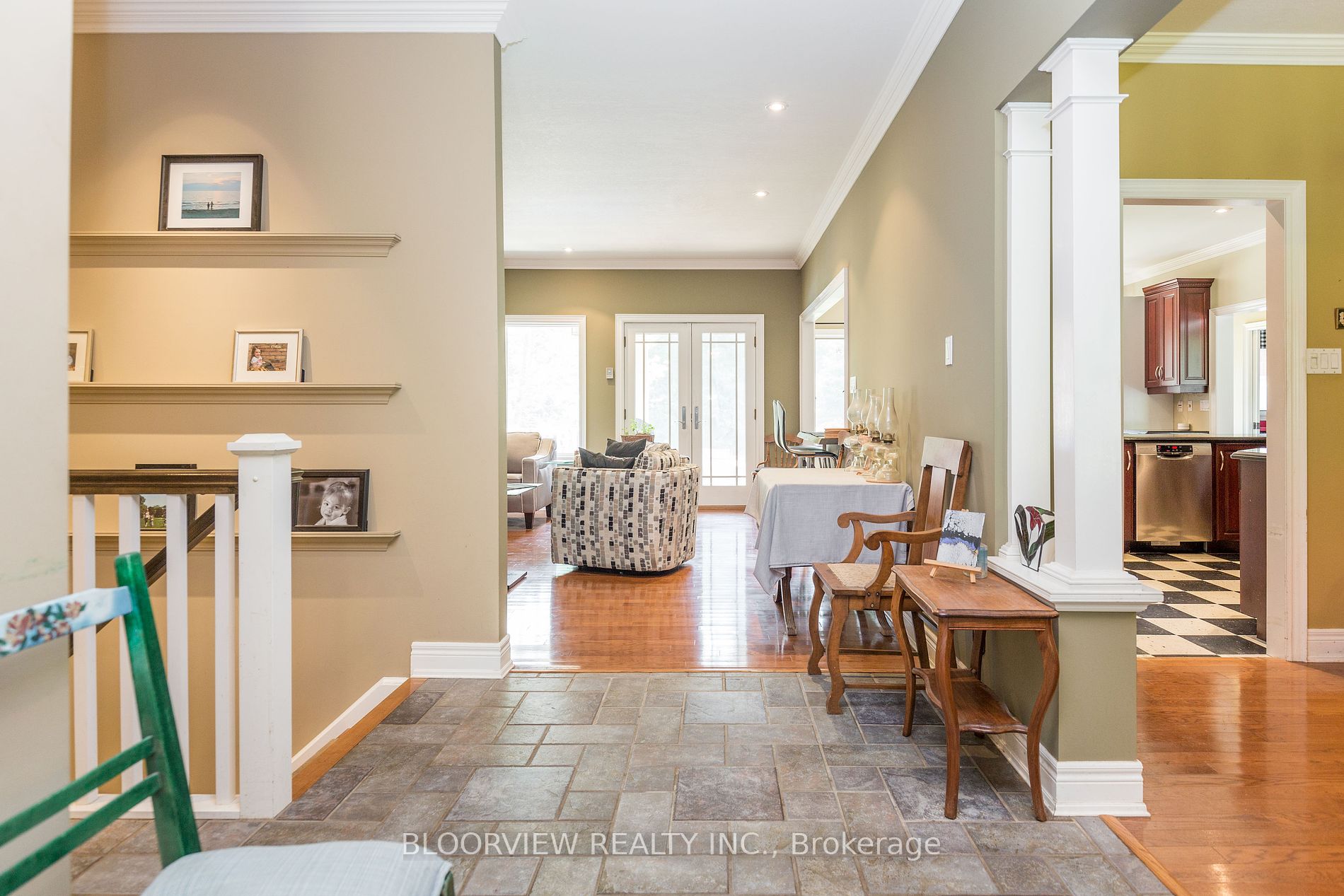 1643 THE ANGELA SCHMIDT F Road