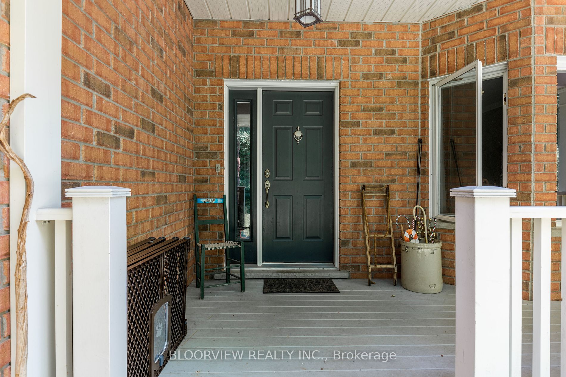 1643 THE ANGELA SCHMIDT F Road