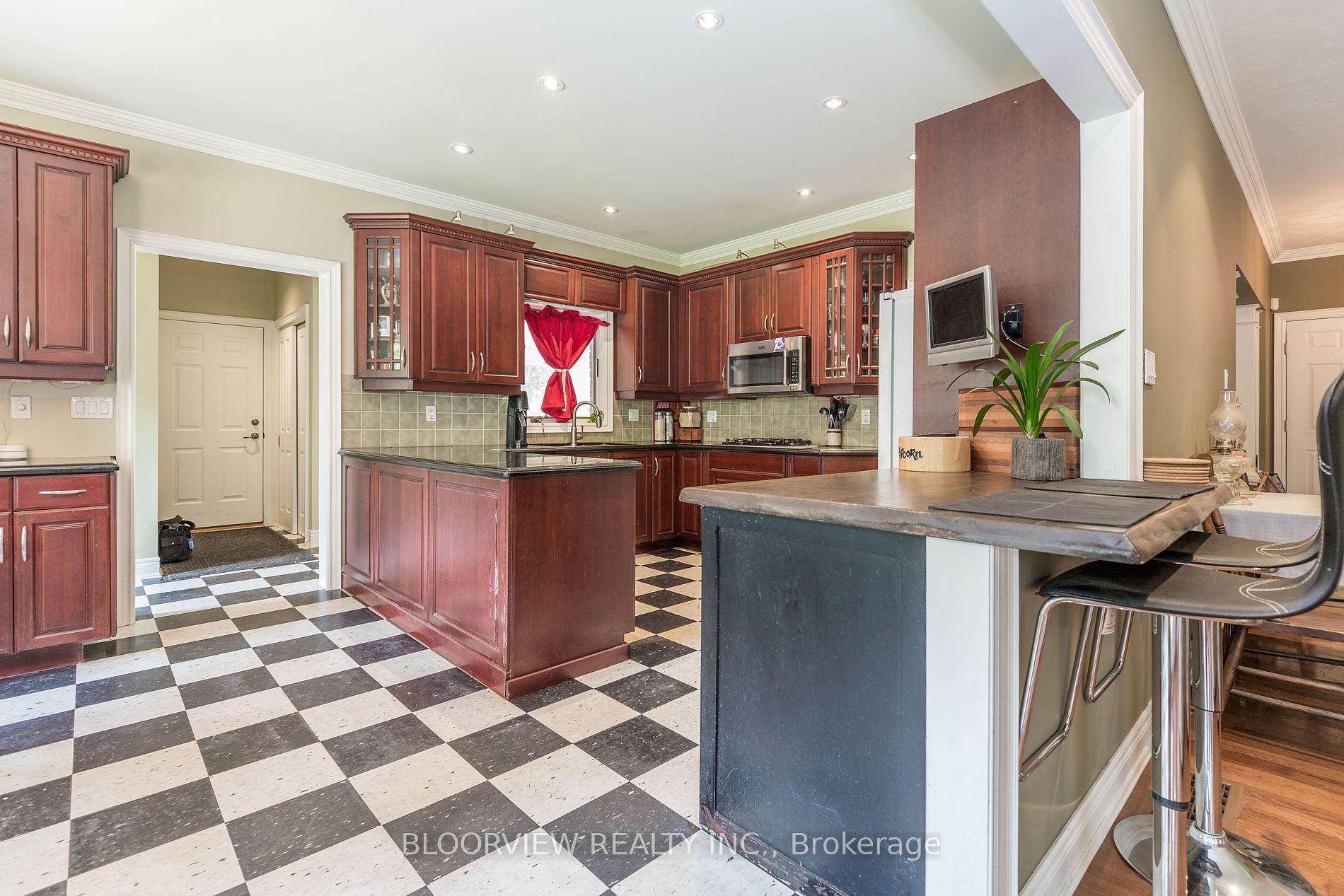 1643 THE ANGELA SCHMIDT F Road