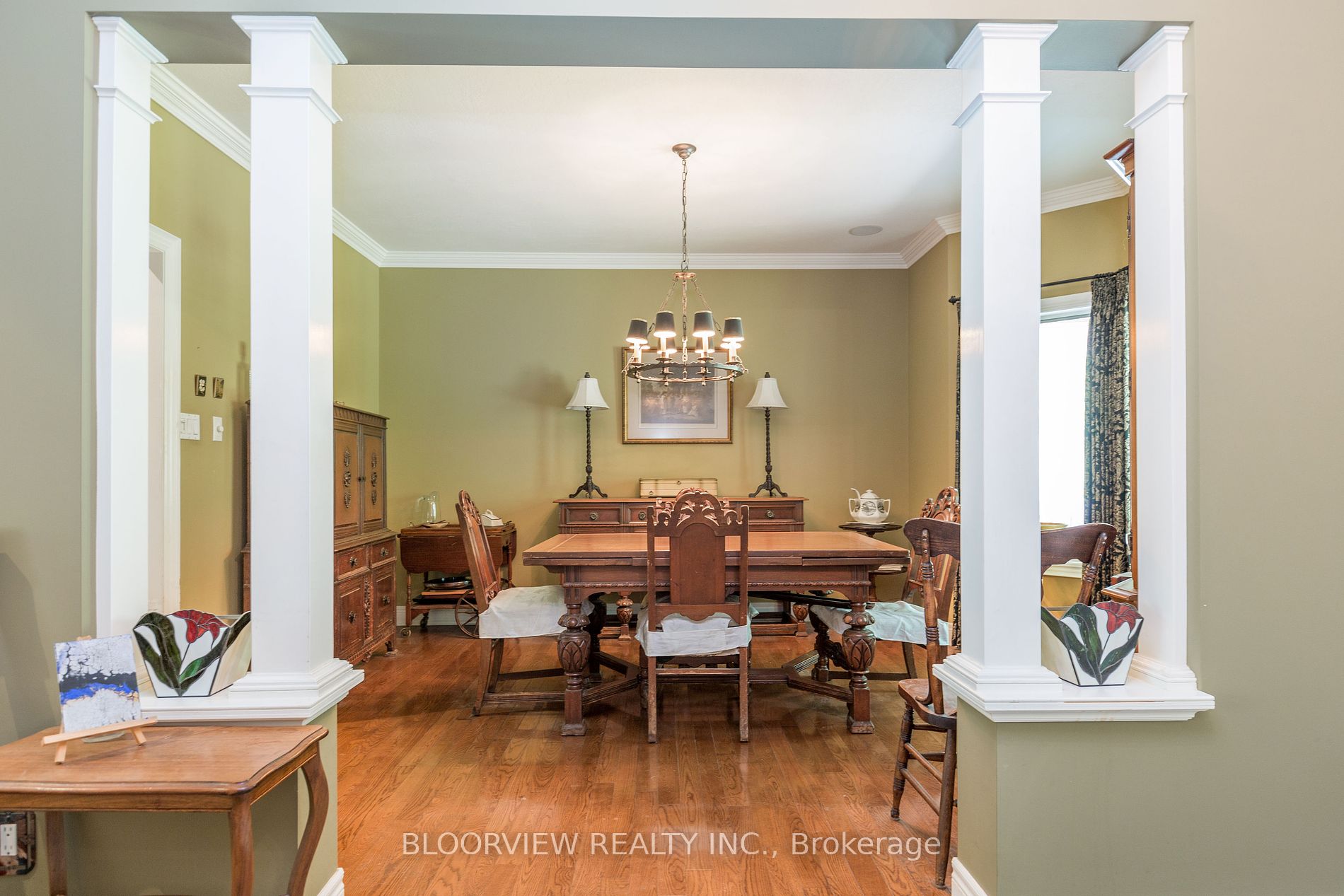 1643 THE ANGELA SCHMIDT F Road
